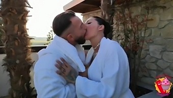 Italian Amateur Couple'S Shopping Trip Ends With A Steamy Encounter