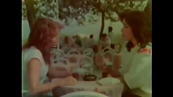 Vintage Turkkilaiset Vaimot Tyydyttävät Halunsa Retro Porno