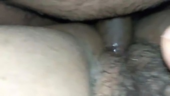 Isteri Berbulu Diliwat Dengan Kaki Terbuka
