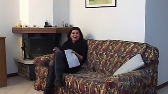 A Non-Professional Person Has Sex With The Buttocks Of A Plump Woman
