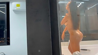 Capturando Accidentalmente El Derriere Amplio De Mi Hermanastra Morena En La Cinta