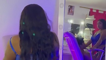 Visito A Un Viejo Conocido En Su Residencia Y Ella Me Lleva A Su Dormitorio