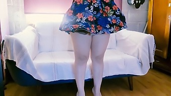 Voyeur Masturbates And Asks To Undress While Observing Mistress